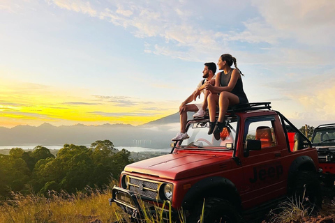 Ubud : Excursion en jeep au lever du soleil sur le Mont Batur et visite d&#039;une source d&#039;eau chaude naturelleExcursion en Jeep au lever du soleil avec transfert