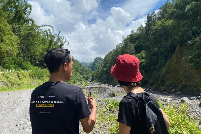 La Majestad del Monte Merapi: Senderismo Suave y Excursión a la Aldea Botánica