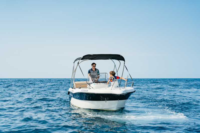 Malaga: på egen båd uden licens | GetYourGuide