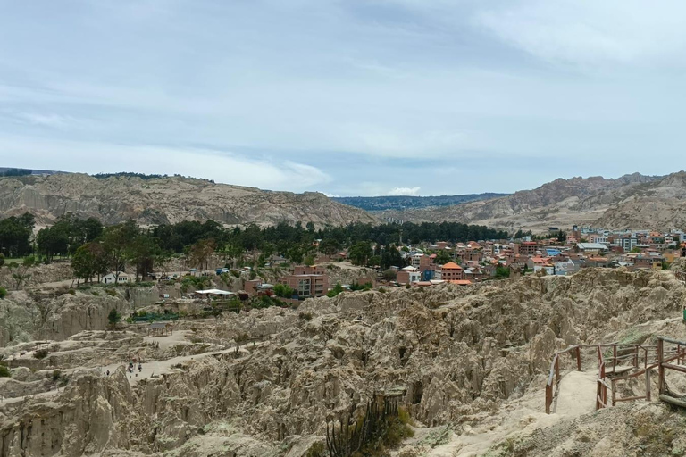 Discover La Paz: Panoramic Bus Tour, Cable Car & Moon Valley