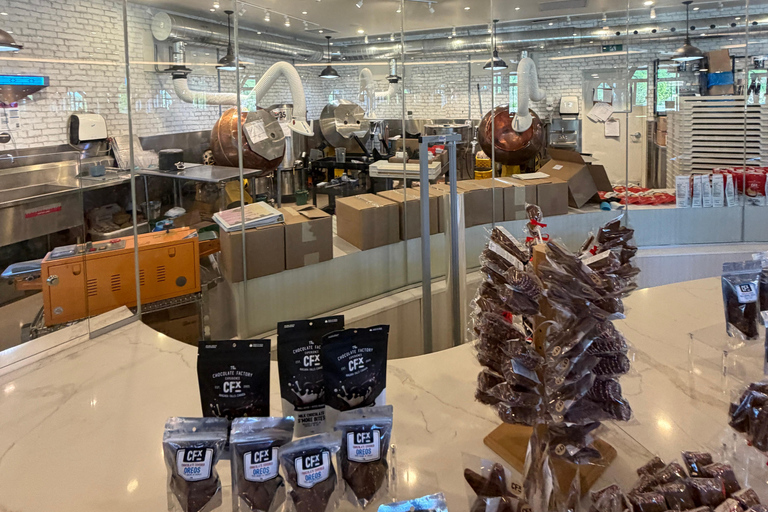 Sip, Snap & Maple Tap: Niagara-on-the-Lake Photo & Wine Tour Tasting at Konzelmann Lakeside Winery