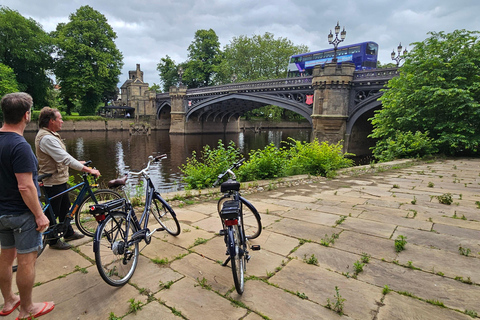 Visita York: Tour guiado na cidade em eBike com factos históricos divertidos