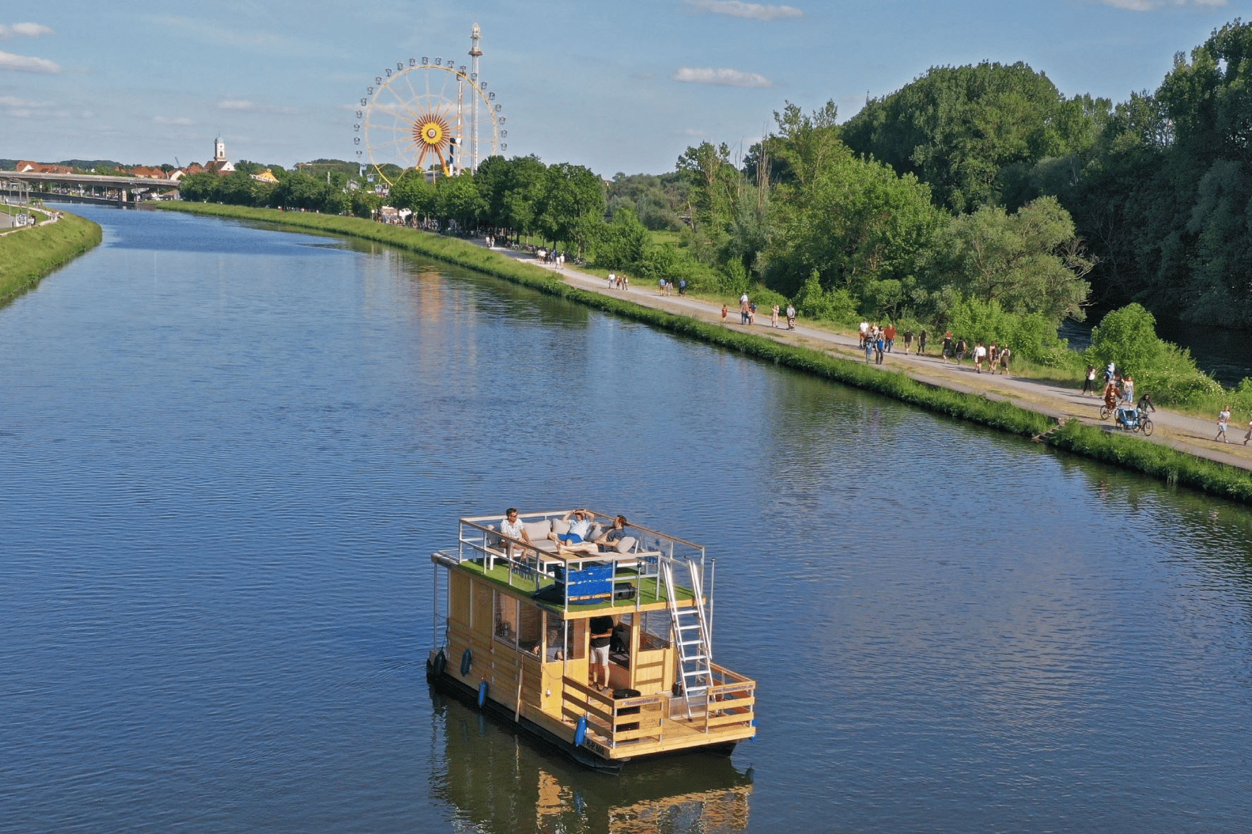 Regensburg: Abenteuerfloss Evi exklusiv mieten