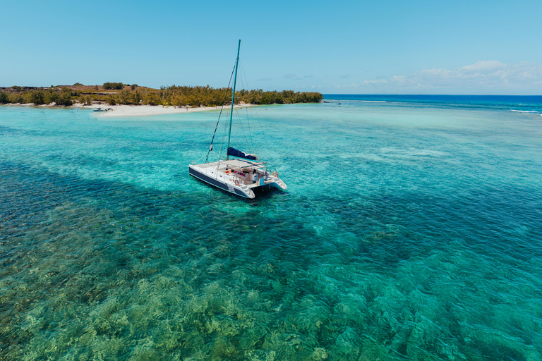 Norte de Mauricio: Crucero en catamarán con almuerzo barbacoa