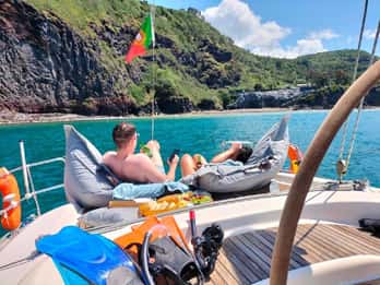 Ponta Delgada: Crucero privado en velero con bebidas y aperitivos