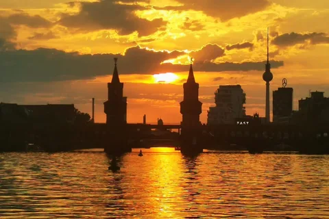 Boottocht Berlijn | Rondvaart bij zonsondergang met zonneschip | Sightseeing Spree