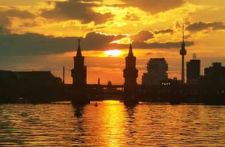 Berlin Schiffsrundfahrt | Sunset Tour mit Solarschiff | Sightseeing Spree