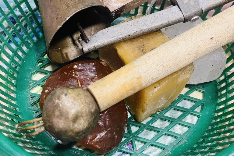 Giriulla: Batik Factory Tour with Ceylon Tea and Sweets