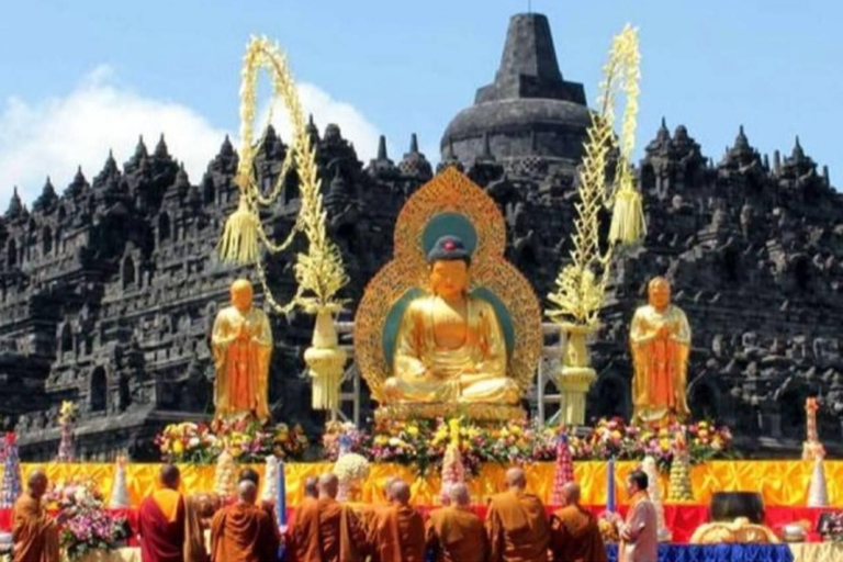 Borobudur Vesak Lantern 2026: Magical Night Tour