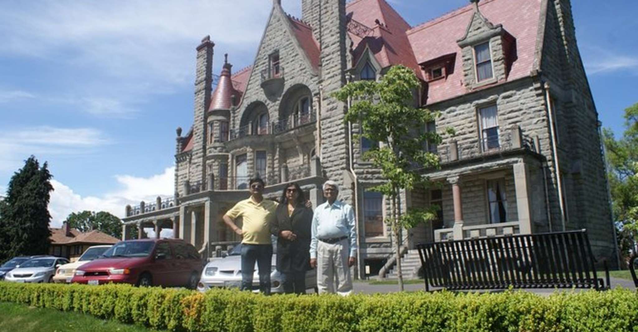 Visit Craigdarroch Castle and Butchart Garden Private - Hizvo