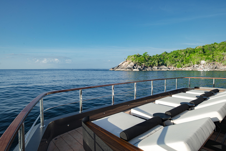 Phuket:Phi Phi Island with Buffet & DJ Party by Noah Yacht
