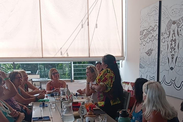 Panama City: Guna Mola Workshop with Indigenous Instructor