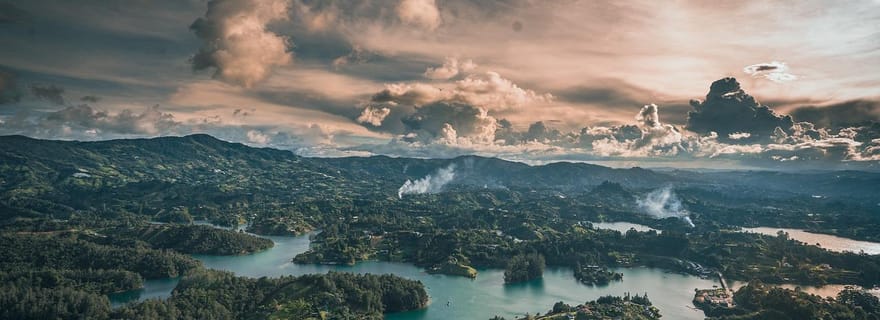 Depuis Medellín : visite privée de Guatape, El Peñol, tour en bateau