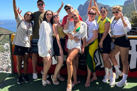 Kulturowa Immersja w Favelach RocinhaWycieczka po faweli Rocinha z kulturowym zanurzeniem