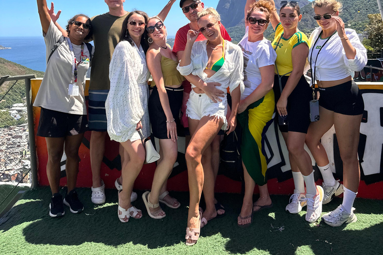 Kulturowa Immersja w Favelach RocinhaWycieczka po faweli Rocinha z kulturowym zanurzeniem