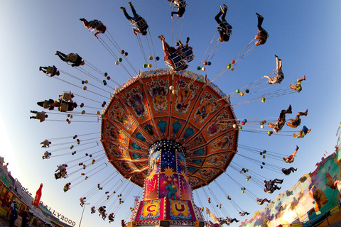 Düsseldorf: Oktoberfest tour with local guide
