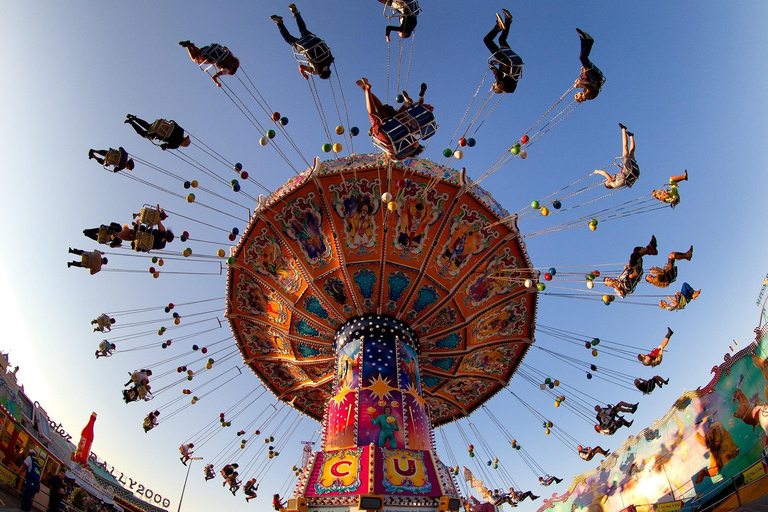 Düsseldorf: Oktoberfest tour with local guide