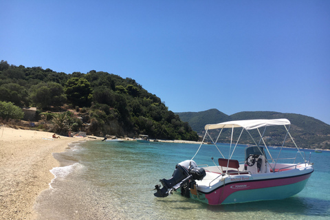 Location de bateau sans permis pour l'île de la Tortue et les grottes de KeriLaganas : 4 heures de location de bateau privé, parc marin et grottes de Keri