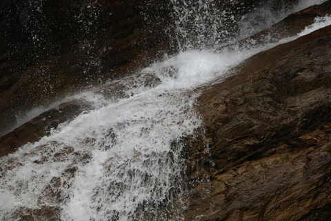 Colombo to Aberdeen Falls Train Tour with private vehicle