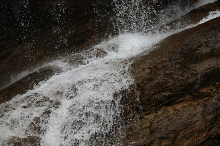 Colombo to Aberdeen Falls Train Tour with private vehicle
