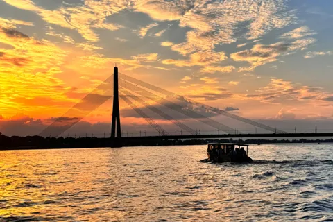 Riga : tour en bateau privé en soirée, au coucher du soleil ou de nuit