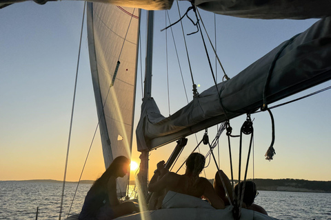 Cala Galdana - Full-day sailing trip (8 hours) Full-day sailing trip through the coves of southern Menorca (max. 4 people)