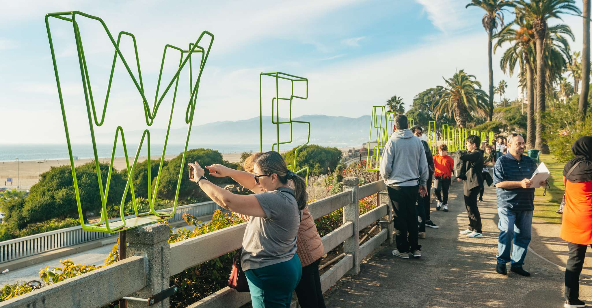 Van Long Beach of San Pedro, Hollywood en Los Angeles Tour - Housity