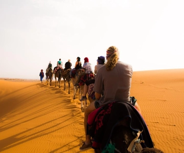 Merzouga: Pernottamento in un campo nel deserto Giro in cammello, cena e spettacolo