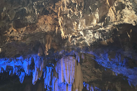 Coron: Pukaway Cave Private Tour with Picnic Lunch