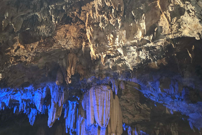 Coron: Pukaway Cave Private Tour with Picnic Lunch