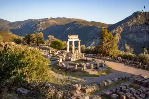 From Athens: Day Tour to the Ancient Wonders of Delphi