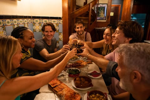 Barcelona Gothic Quarter: Small-Group VIP Tapas & Wine Tour