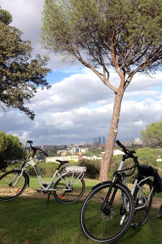 Paseo en Bici Eléctrica por la Ribera y la Casa de Campo de Madrid - Main Image