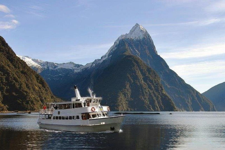 Queenstown: Milford Sound Cruise Day Tour with Lake Te Anau