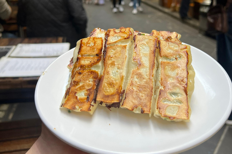 Melbourne: Laneways Food Tour with 8 Authentic Tastings