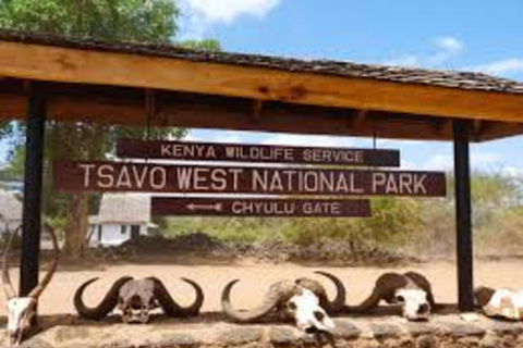 Nairobi: Tsavo West National Park Safari Tour