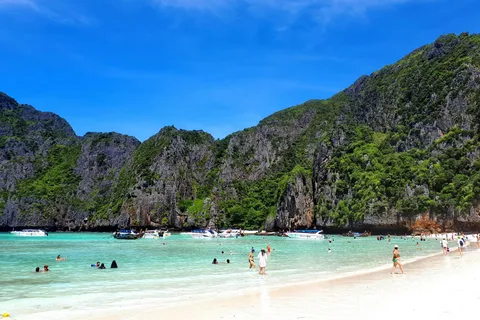 Phi Phi : Full Day tour by Speed Boat with Lunch