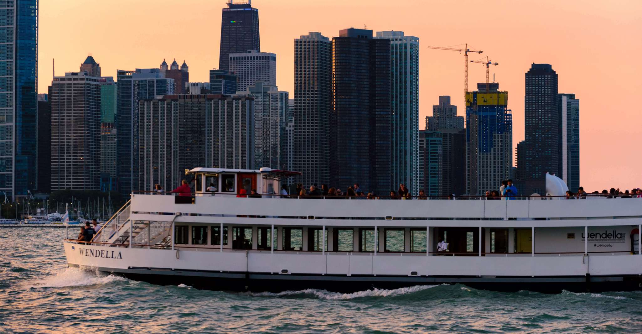 Chicago, 1.5-Hour Romantic Sunset Cruise - Housity