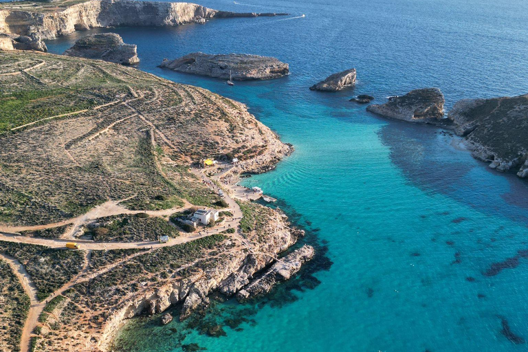 Sliema: Powerboat-tur till Cominos blå lagun med Cominos grottor