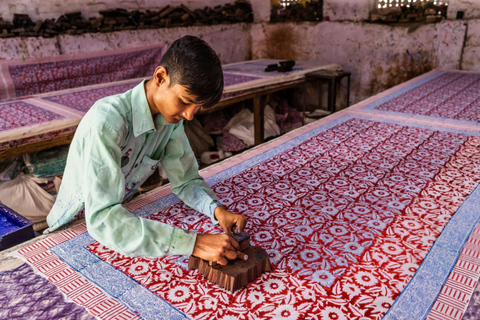 Jaipur's Artisan's Trail: A Walking Tour with Local Artisans