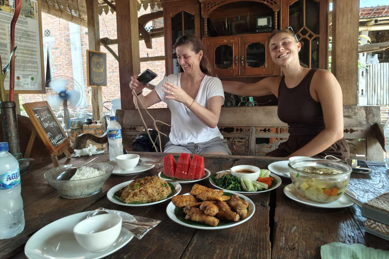 Yogyakarta: Kulon Progo Village Cycling Tour with Snacks