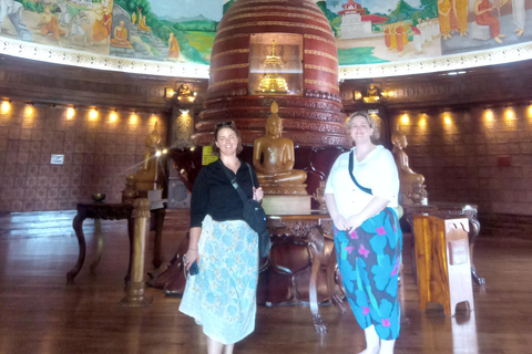 The Best Kandy Tuk-Tuk city Tour with a Professional Guide