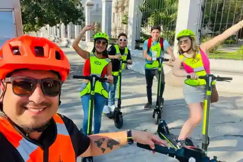 "Tour de Scooter Elétrica" no centro de Monterrey com guia