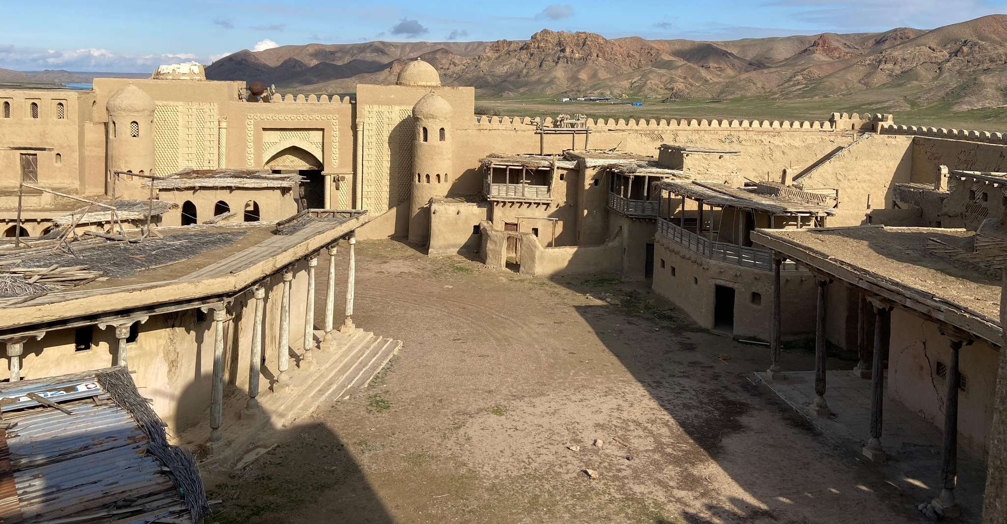 Tamgaly Tas和Nomads市，一日游 - Housity