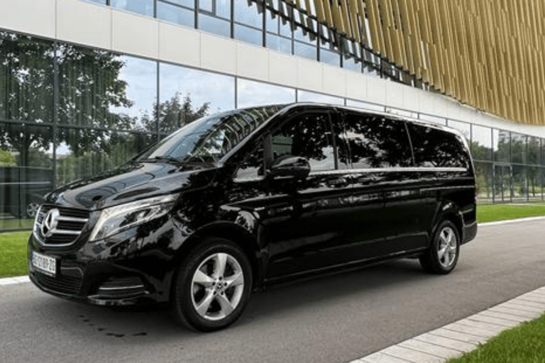 Belgrado: Luxe Limo Service met Chauffeur