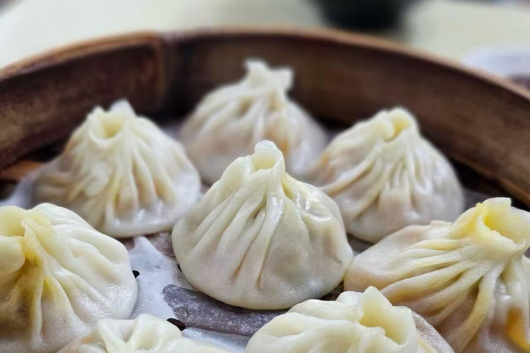 Shanghai Private Tour: Bund, Xiaolongbao & River Cruise Round-trip Airport Transfer (PVG/SHA)