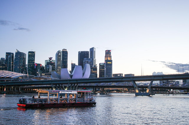 Singapore by Night River Boat Tour with Dinner