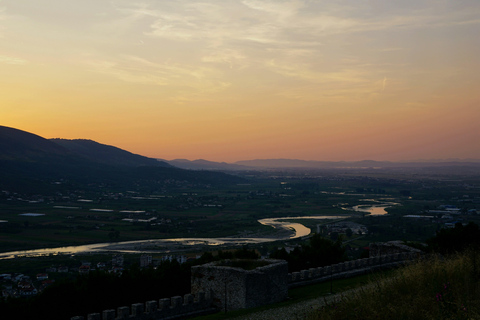 "Berat & Belsh See Tagestour von Tirana / Durres"Von Tirana nach Berat und zum Belsh See: UNESCO & landschaftlich reizvolle Tagestour"