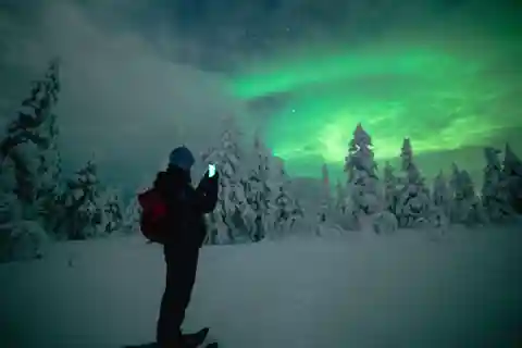 Experiência noturna com raquetes de neve na Lapônia
