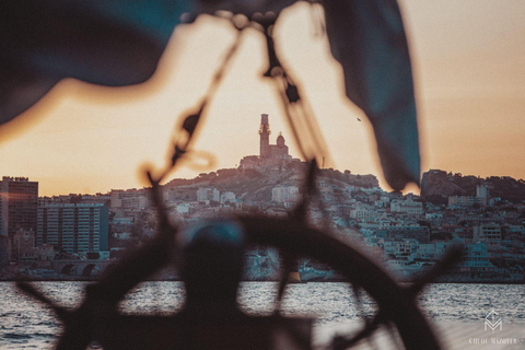 Marseille: Romantic brunch on a sailboat & Calanques, Valentine's Day special